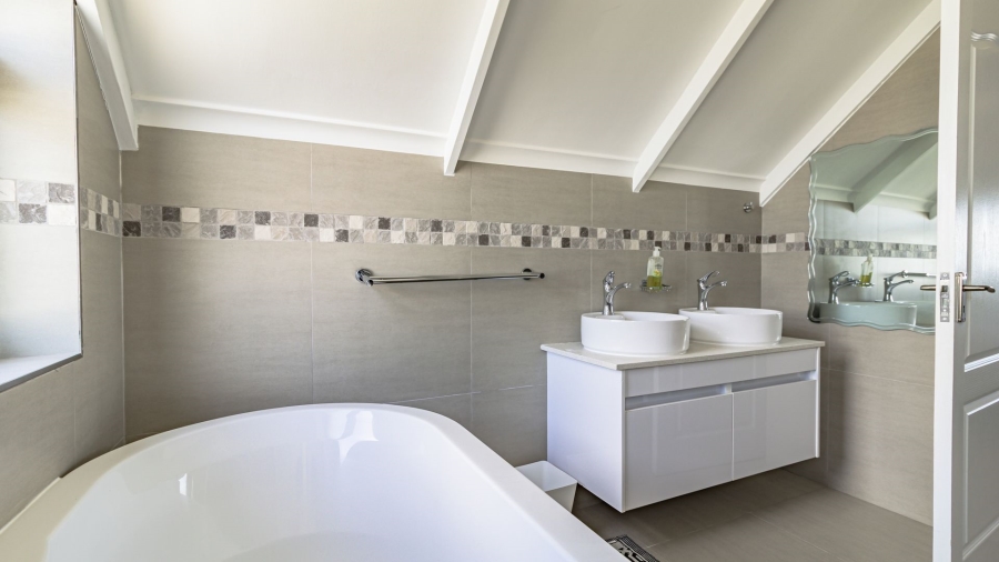 4 Bedroom Property for Sale in Grotto Bay Western Cape